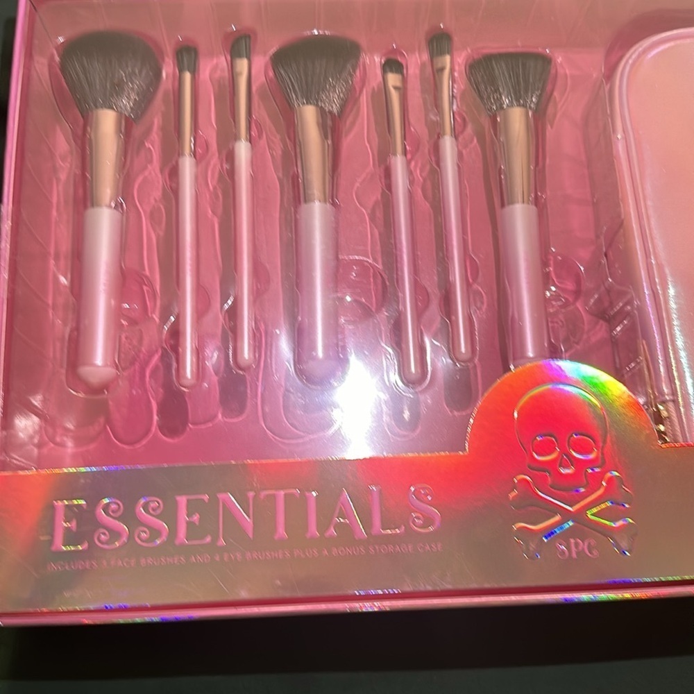 Essentials Collection Pink Skull Halloween Theme 8 Piece Makeup Brush Set w/ Bag - Picture 9 of 14